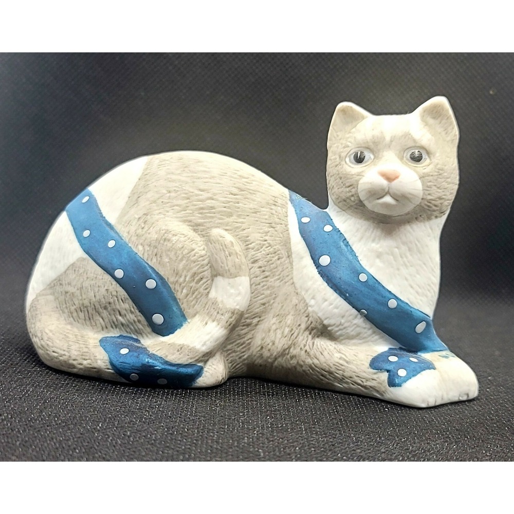 Mary Lake Thompson Silvestri Porcelain Gray And White Kitty Cat Figurine